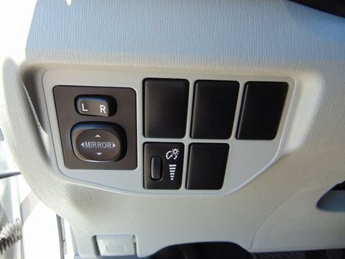 Used 2012 Toyota Prius Three FWD image 18