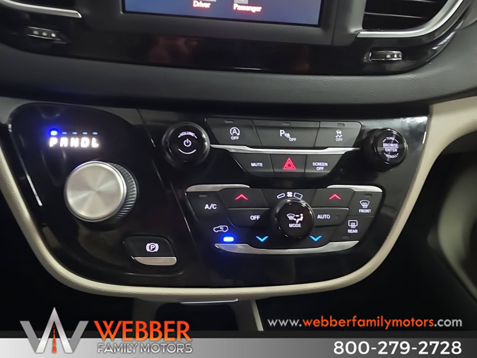 Used 2020 Chrysler Pacifica Touring-L FWD image 19