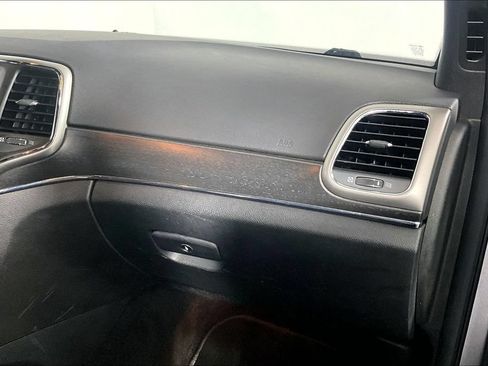 Used 2018 Jeep Grand Cherokee Limited AWD/4WD image 16