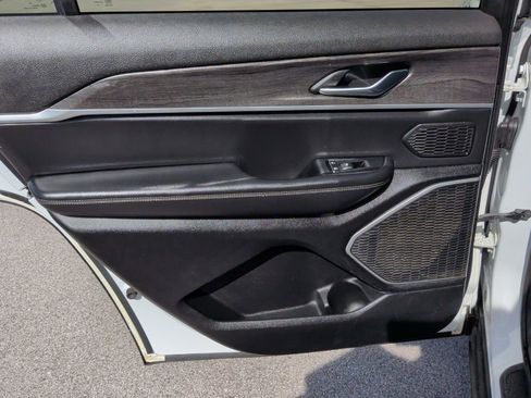 Used 2021 Jeep Grand Cherokee L Limited image 38