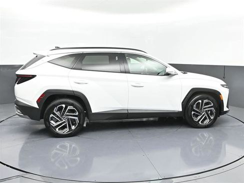 Used 2025 Hyundai Tucson Limited FWD image 23