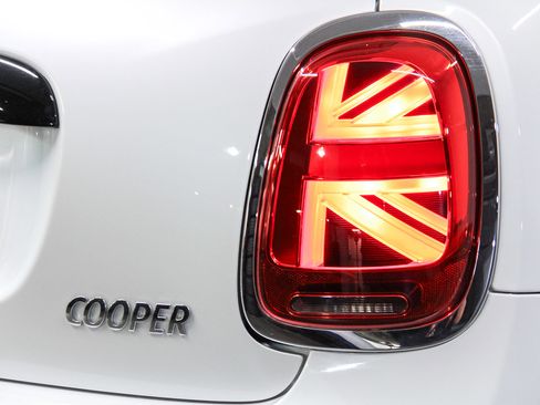 Certified 2023 MINI Cooper 2-Door Hardtop image 7