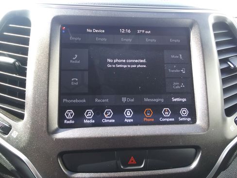 Used 2020 Jeep Cherokee Trailhawk image 24