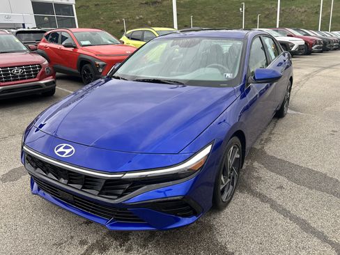 Used 2025 Hyundai Elantra SEL FWD image 24