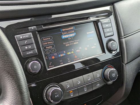 Used 2020 Nissan Rogue S image 11