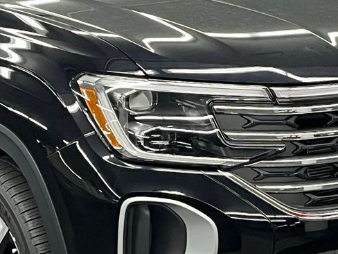 New 2025 Volkswagen Atlas SE image 43