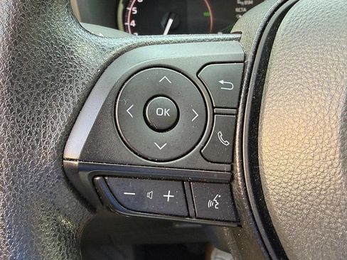 Used 2025 Toyota RAV4 XLE AWD/4WD image 18