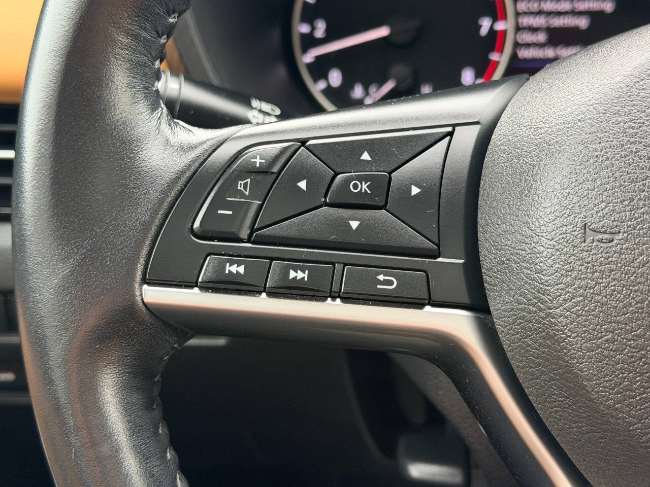 Used 2020 Nissan Sentra SV w/ SV Premium Package FWD image 30