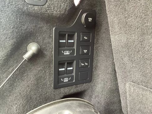 Used 2018 Land Rover Discovery HSE AWD/4WD image 16