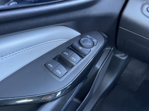 Used 2025 Chevrolet Trax LT w/ Driver Confidence Package image 12