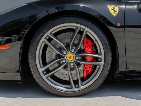 Used 2018 Ferrari 488 GTB RWD image 18