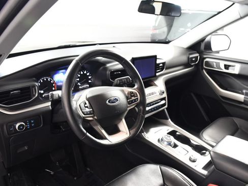 Used 2020 Ford Explorer XLT w/ Equipment Group 202A AWD/4WD image 12