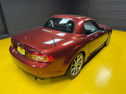 Used 2010 MAZDA MX-5 Miata Grand Touring w/ Premium Pkg image 4