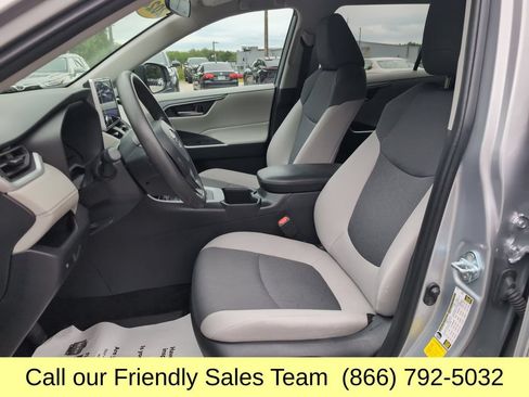 Used 2024 Toyota RAV4 XLE AWD/4WD image 9