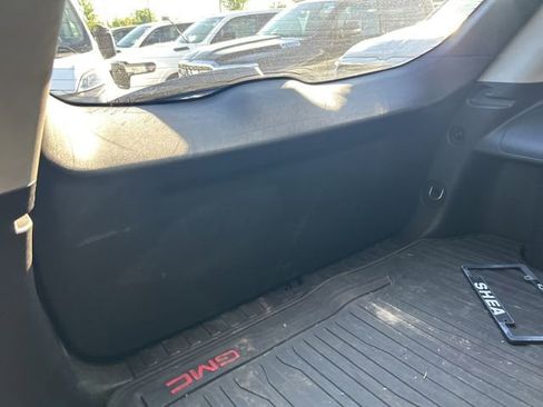 Used 2019 GMC Terrain SLE w/ Driver Convenience Package FWD image 9