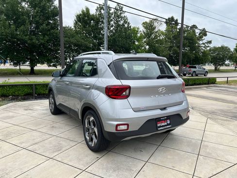 Certified 2025 Hyundai Venue SEL FWD image 13