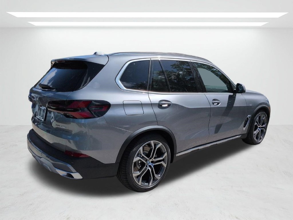 New 2026 BMW X5 xDrive50e w/ Premium Package AWD/4WD image 4
