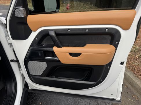 Used 2023 Land Rover Defender 130 S image 25