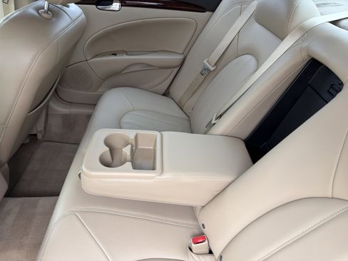 Used 2011 Buick Lucerne CXL FWD image 52
