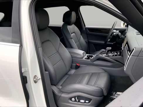 Used 2021 Porsche Cayenne AWD/4WD image 8
