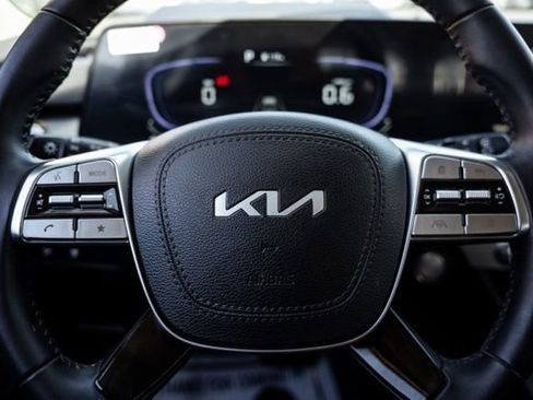 Used 2025 Kia Telluride LX FWD image 14