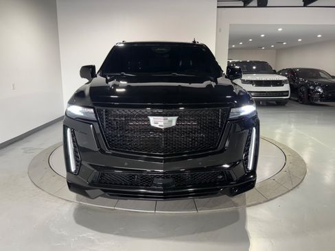 Used 2023 Cadillac Escalade V w/ LPO, ONYX Package AWD/4WD image 4