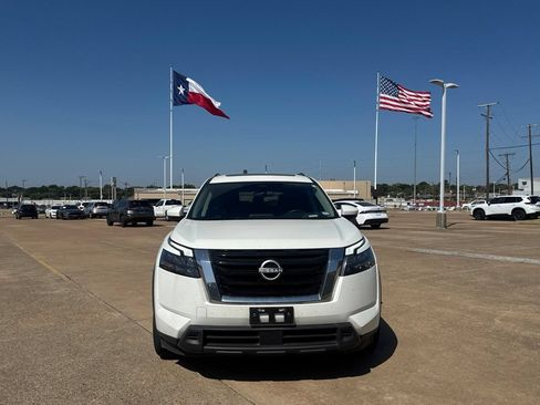 Used 2025 Nissan Pathfinder SV w/ SV Premium Package AWD/4WD image 5