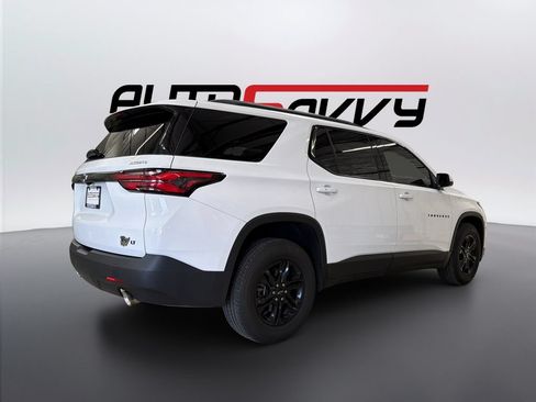 Used 2023 Chevrolet Traverse LT FWD image 5
