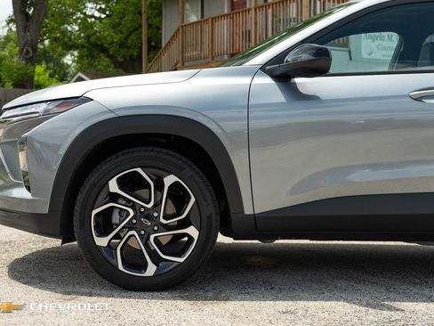 New 2026 Chevrolet Trax RS w/ Sunroof Package FWD image 11