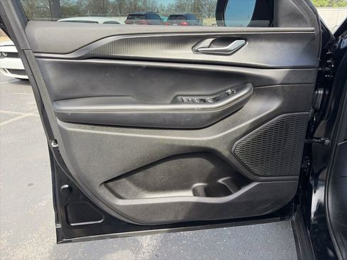 Certified 2025 Jeep Grand Cherokee Altitude image 13