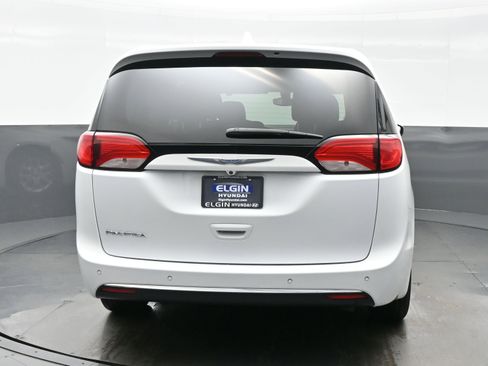 Used 2017 Chrysler Pacifica Touring Plus FWD image 5