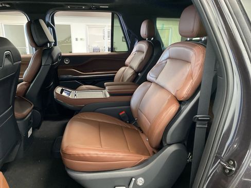 New 2026 Lincoln Navigator L Reserve AWD/4WD image 12