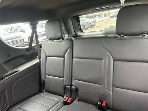 Used 2025 Chevrolet Suburban Z71 AWD/4WD image 29