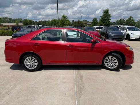 Used 2012 Toyota Camry LE FWD image 4