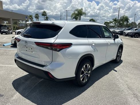 Used 2023 Toyota Highlander XLE FWD image 6
