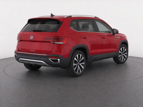 Used 2023 Volkswagen Taos SE FWD image 4