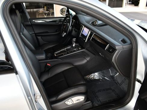 Used 2018 Porsche Macan image 43