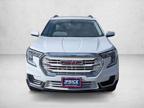 Used 2022 GMC Terrain SLE w/ Driver Convenience Package image 2