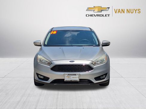 Used 2016 Ford Focus SE w/ SE Sport Package FWD image 2