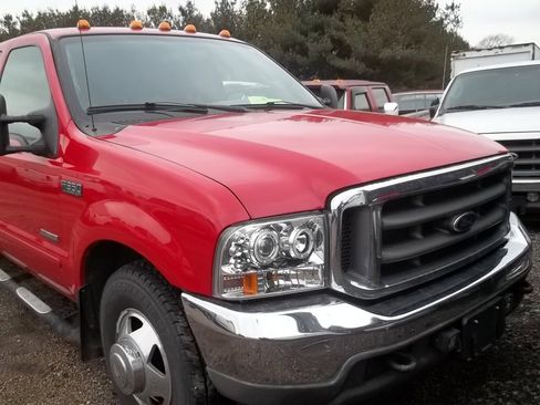 Used 2004 Ford F350 XLT image 2