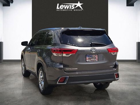 Used 2018 Toyota Highlander Limited FWD image 3