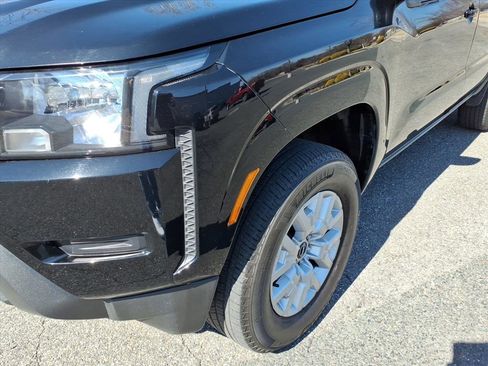 Used 2023 Nissan Frontier SV image 8