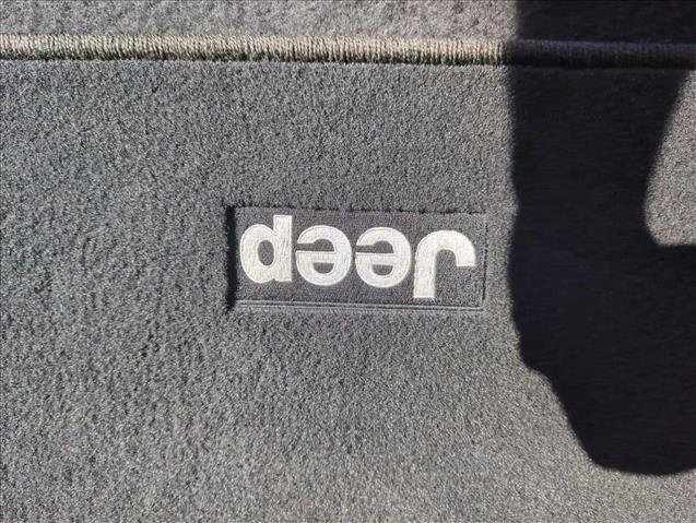 Used 2016 Jeep Cherokee Sport FWD image 9