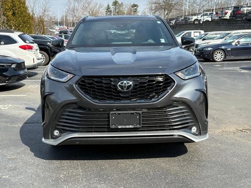 Used 2022 Toyota Highlander XSE image 3