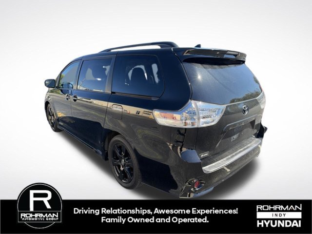 Used 2020 Toyota Sienna SE w/ Nightshade Edition FWD image 9