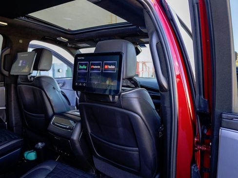 Used 2023 Cadillac Escalade ESV V image 20