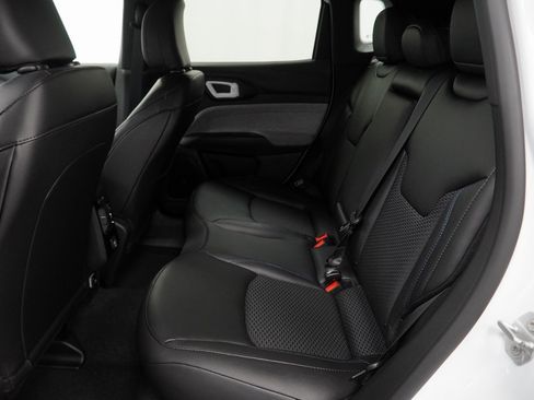 New 2026 Jeep Compass Latitude image 17