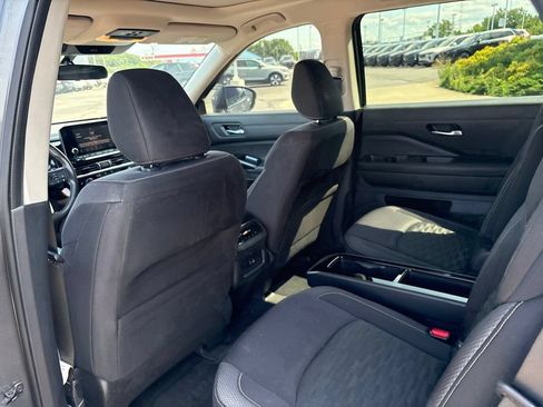Used 2022 Nissan Pathfinder SV w/ SV Premium Package AWD/4WD image 28