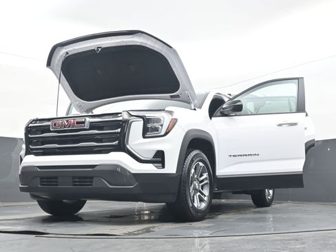 Used 2025 GMC Terrain Elevation image 29