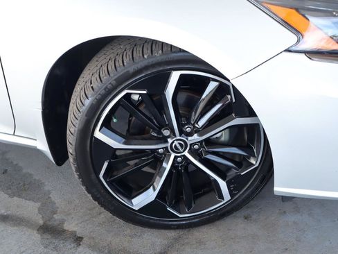 Used 2023 Nissan Altima 2.5 SR w/ SR Premium Package FWD image 3